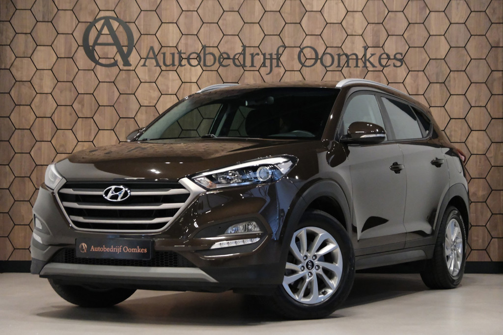 Hyundai Tucson 1.6 GDi 177pk! |63.558km UNIEK| Navi/Camera/Trekhaak *4 x GOEDE banden* 55383771-0.jpg | Autobedrijf Oomkes