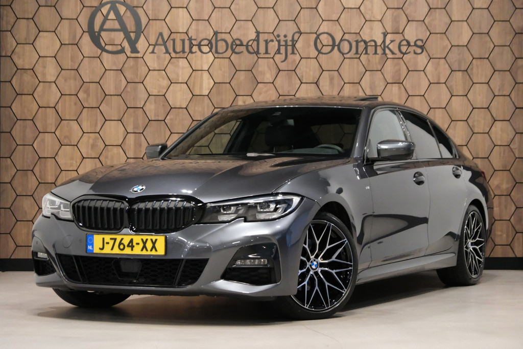 BMW 3 Serie 320d xDrive*PANO*M-Pakket*Carplay*Sfeerverlichting*Adaptive cruise*Stoelverwarming*Sportstoelen* 56826870-0.jpg | Autobedrijf Oomkes